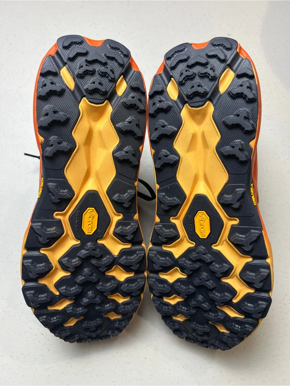 HOKA Speedgoat 5 Mid GTX Hiking Boots - Men display picture 3
